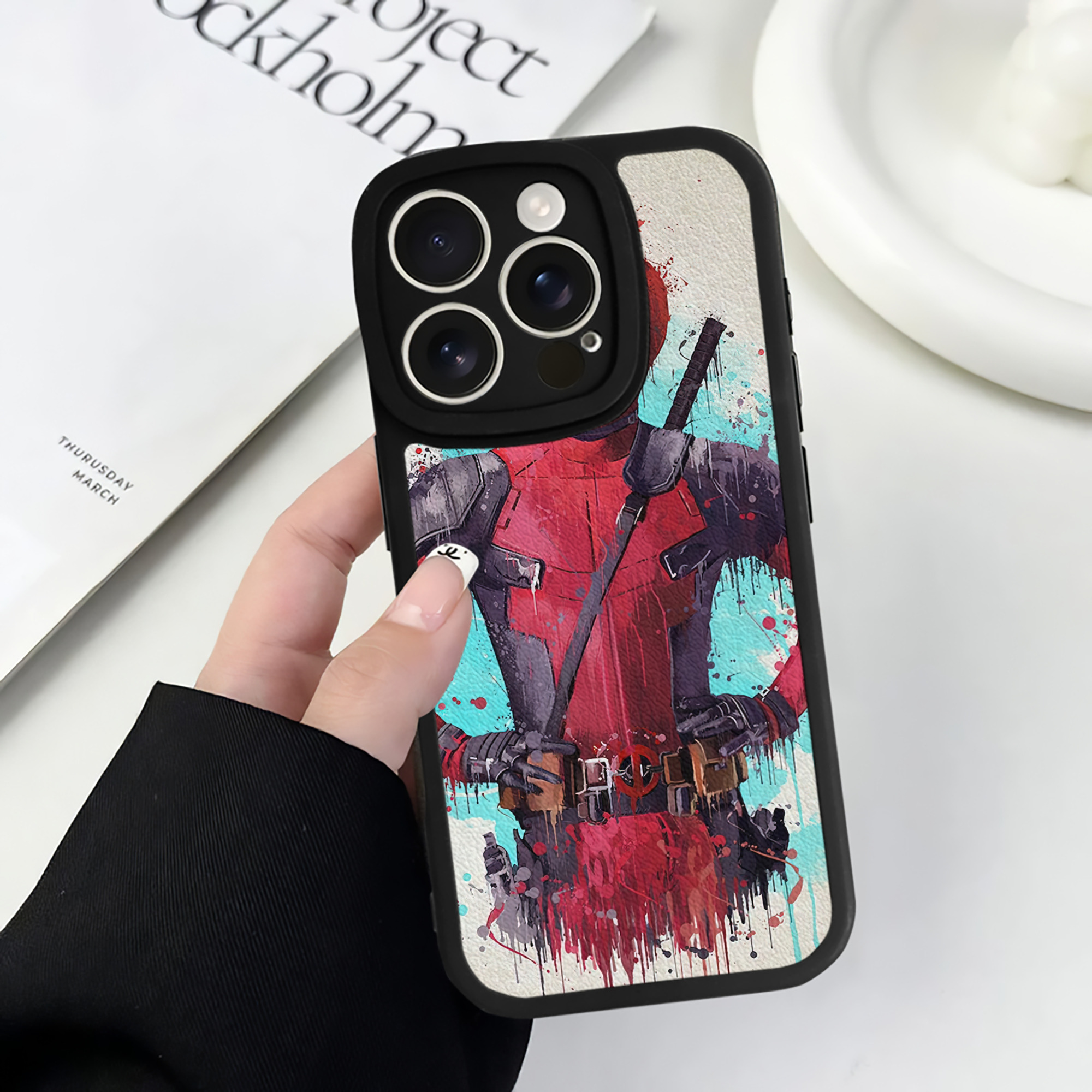 （画像用） Deadpool デッドプール 【iPhone 16シリーズ対応】シリコンスマホケース（レザー調） 材質：シリコン